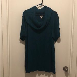 Blue short-sleeved sweater